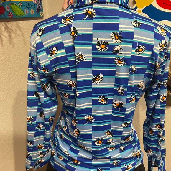Vintage 1970s Kmart Blue daisy floral print long sleeve button up shirt - Picture 6 of 7
